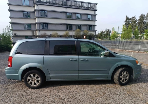 Chrysler Town &amp; Country cena 22000 przebieg: 254541, rok produkcji 2008 z Konin małe 92